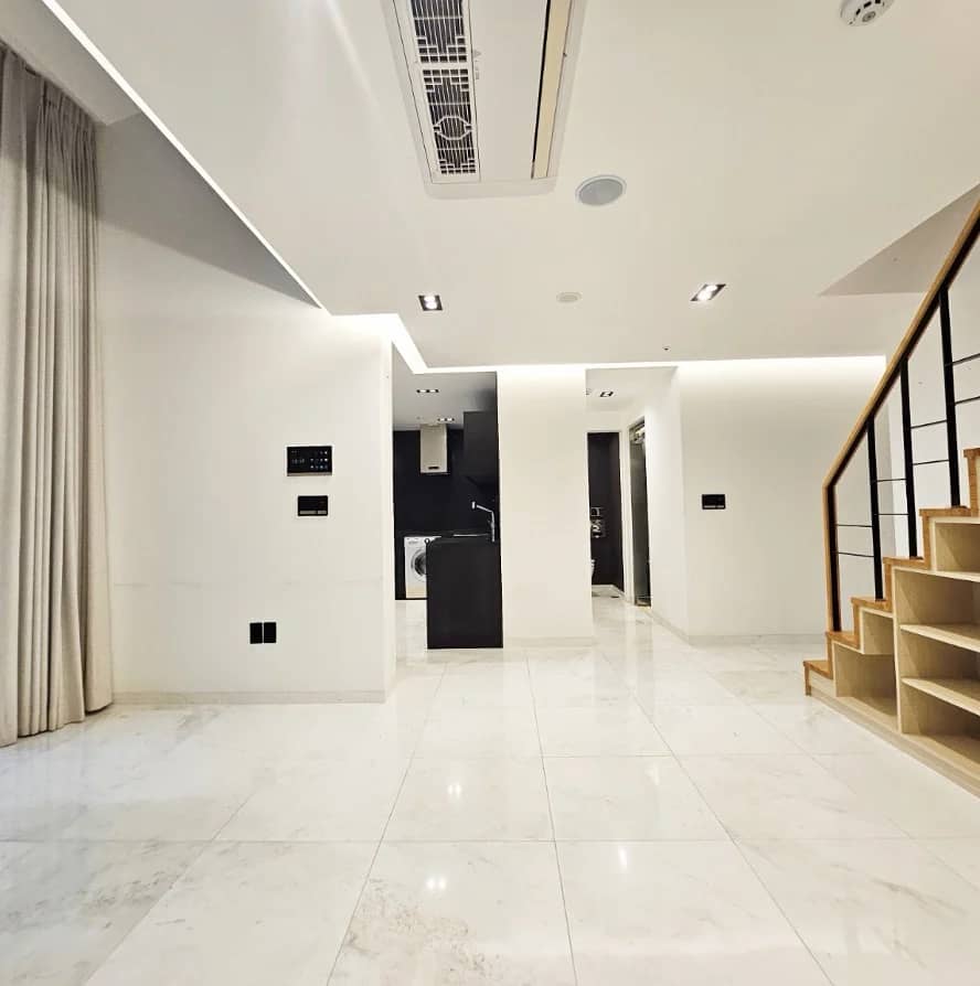 Duplex Penthouse In Cheongdam, Near Apgujeong Rodeo Stn, 1.5BR, 1BA, Move-in Ready - photo 2