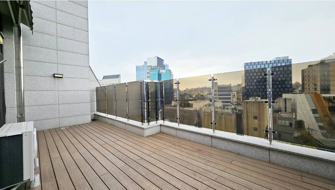 Duplex Penthouse In Cheongdam, Near Apgujeong Rodeo Stn, 1.5BR, 1BA, Move-in Ready - photo 2