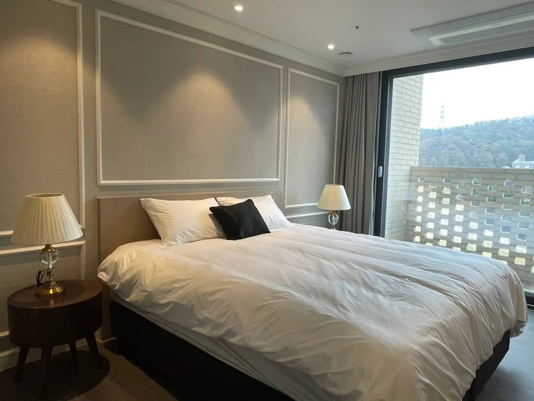 Premium, Like PentHouse, 2BR, 2BA, 90Meals/mo, 15Rounding/mo. - photo 2