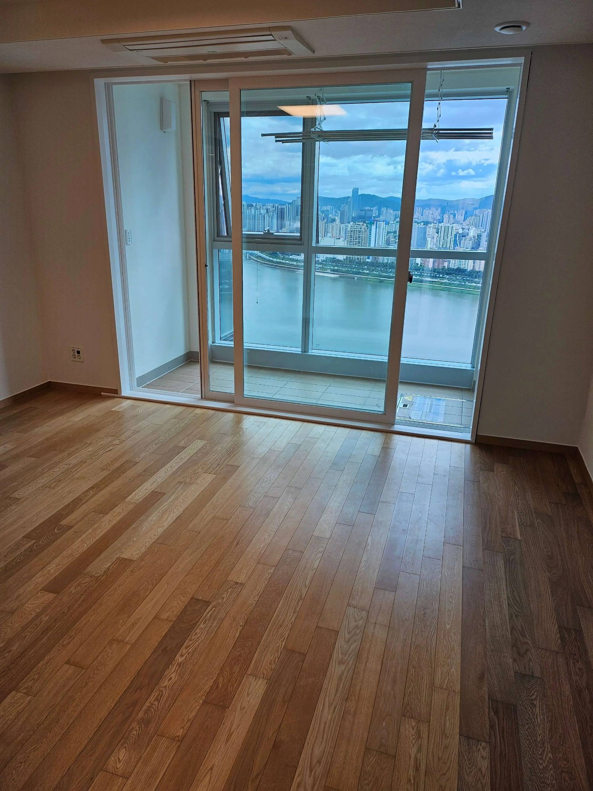 38 Pyeong, Trimage Best Royal Building, High Floor, Han River View, High-End Interior Design - photo 2