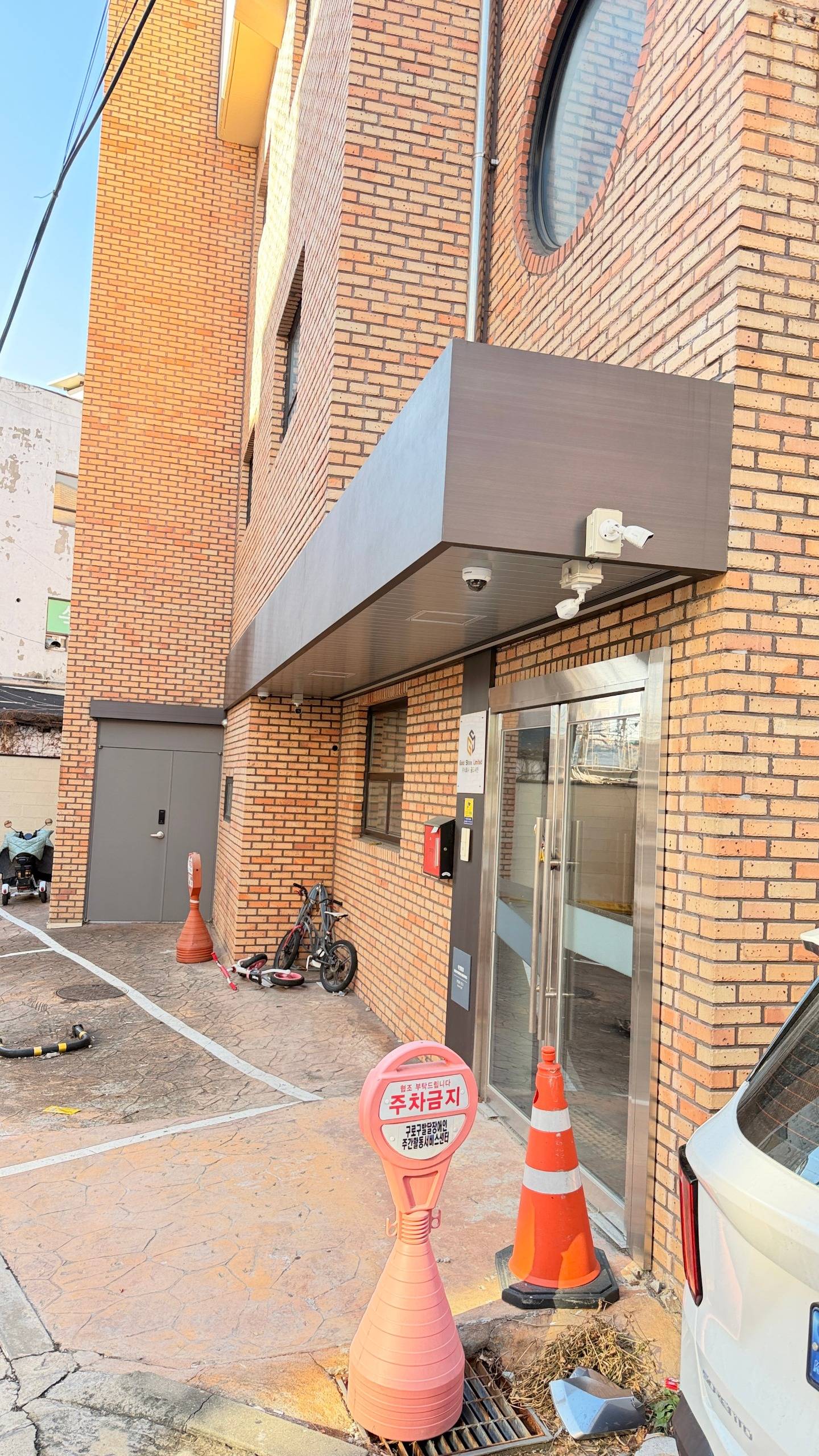 Recommended Office Building, 3 Floors, Parking for 2 Cars + Additional, Remodeled Building - photo 2
