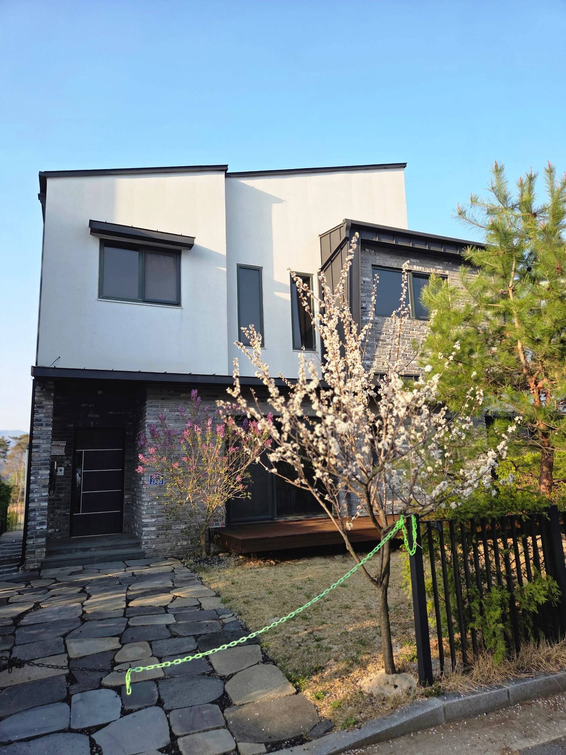 South Han River View Detached House, 2 Floors + Attic, 3 Bedrooms + 3 Bathrooms - photo 1